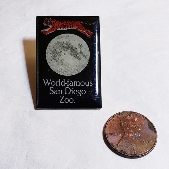 Vintage San Diego Diego Tiger Moon Zoo Lapel Pin - Picture 6 of 6